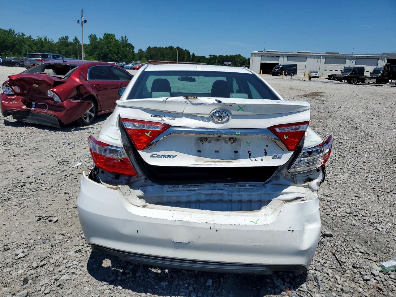 2016 TOYOTA CAMRY SE photo 16