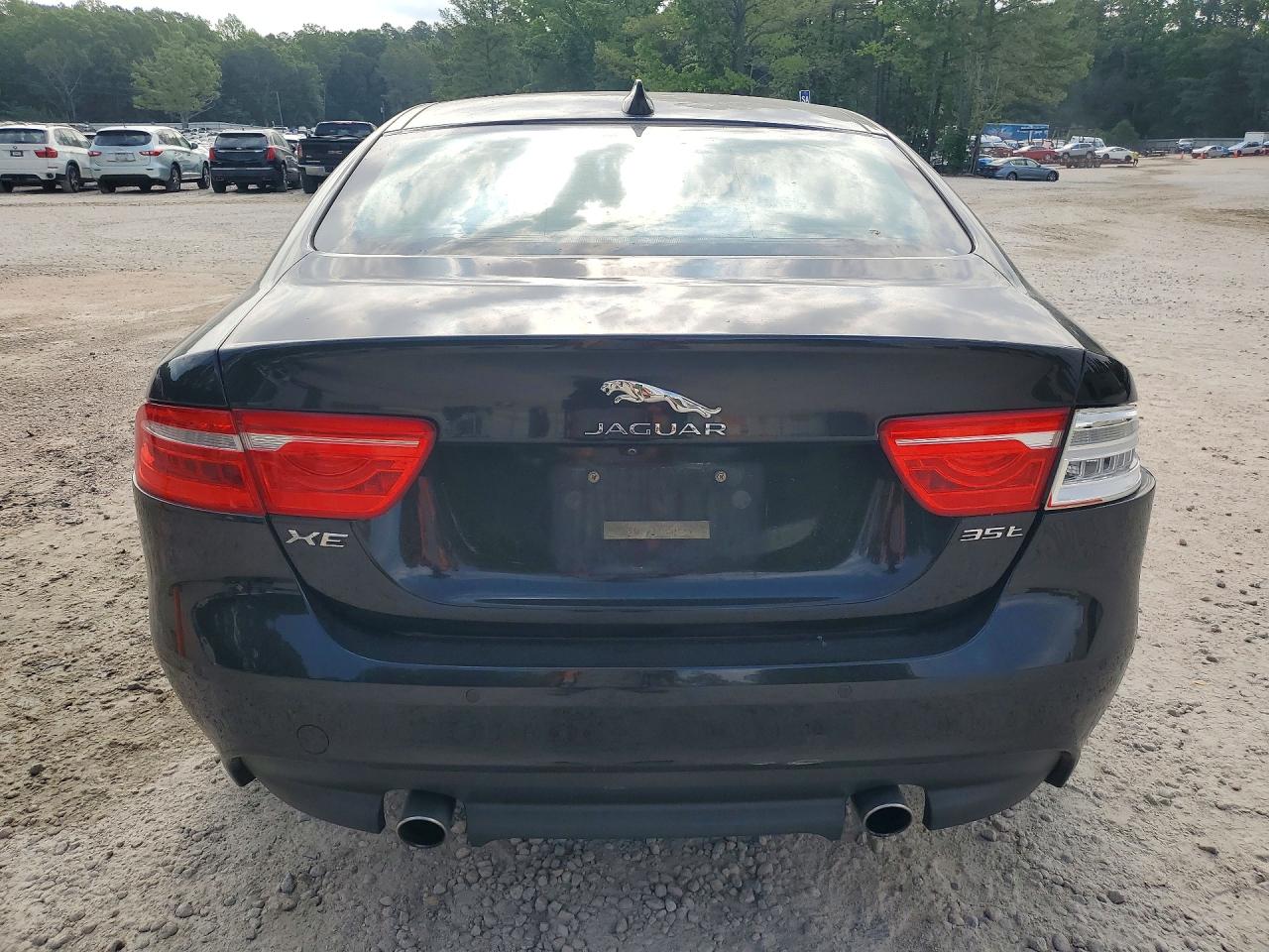 2017 JAGUAR XE PRESTIGE photo 6