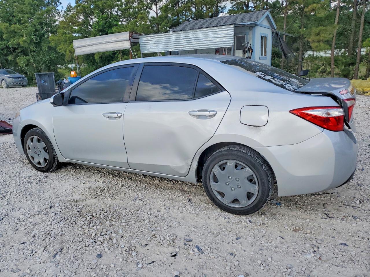 2016 TOYOTA COROLLA LE photo 3