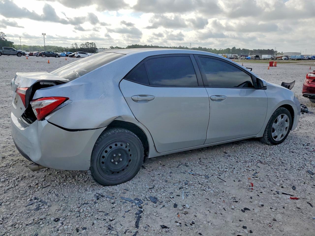 2016 TOYOTA COROLLA LE photo 5