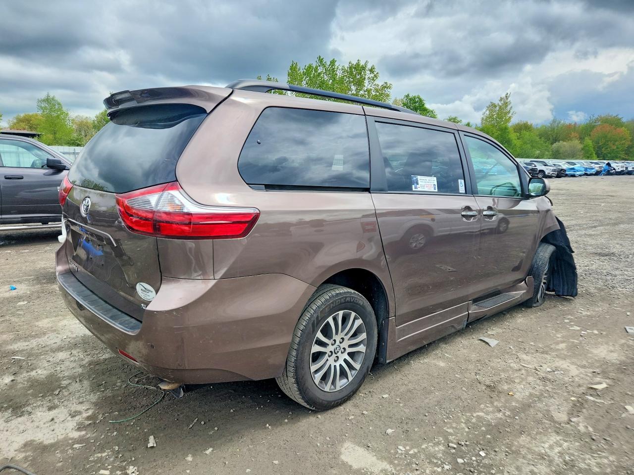 2020 TOYOTA SIENNA XLE 8-PASSENGER photo 7