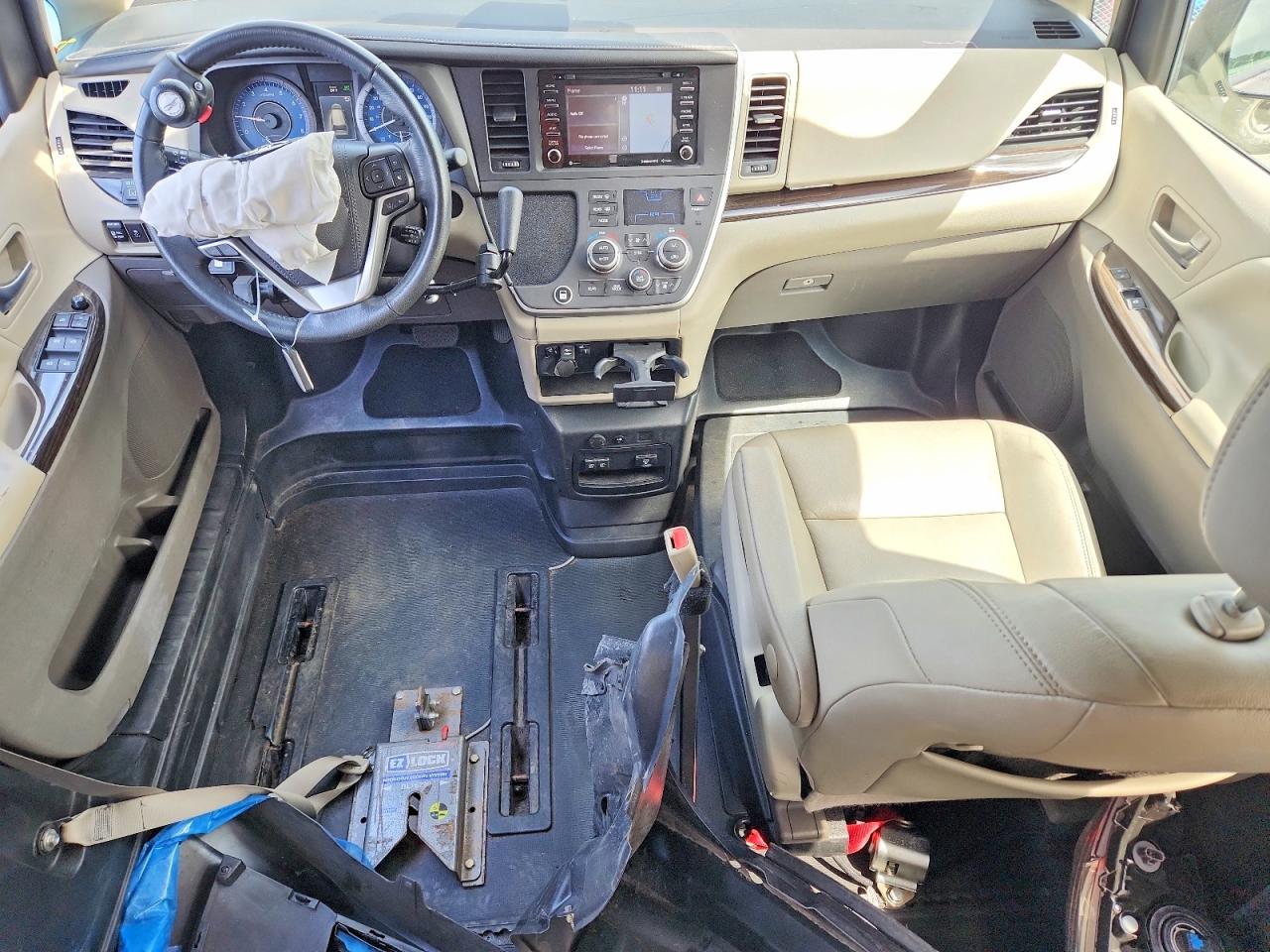 2020 TOYOTA SIENNA XLE 8-PASSENGER photo 22