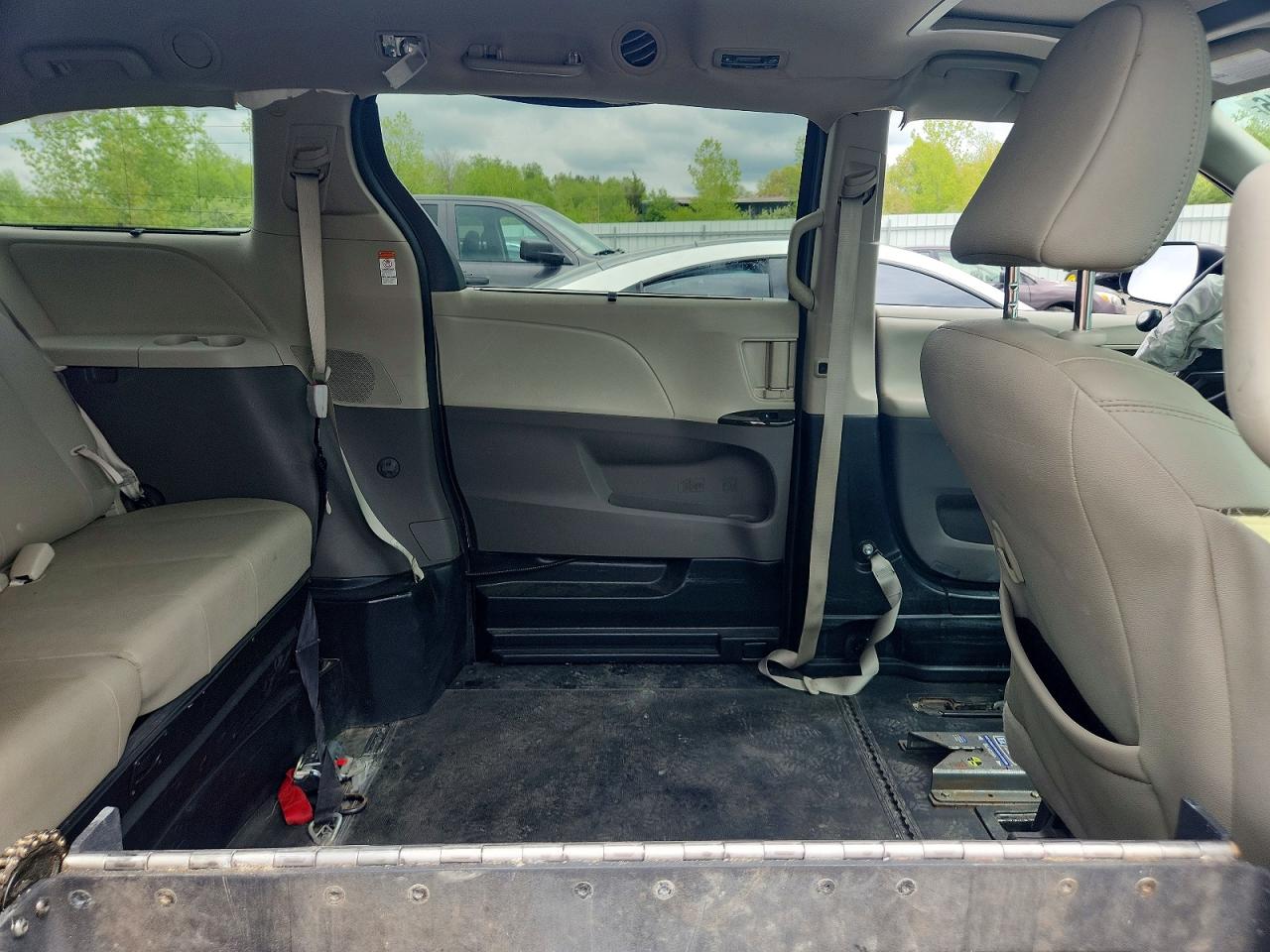 2020 TOYOTA SIENNA XLE 8-PASSENGER photo 31