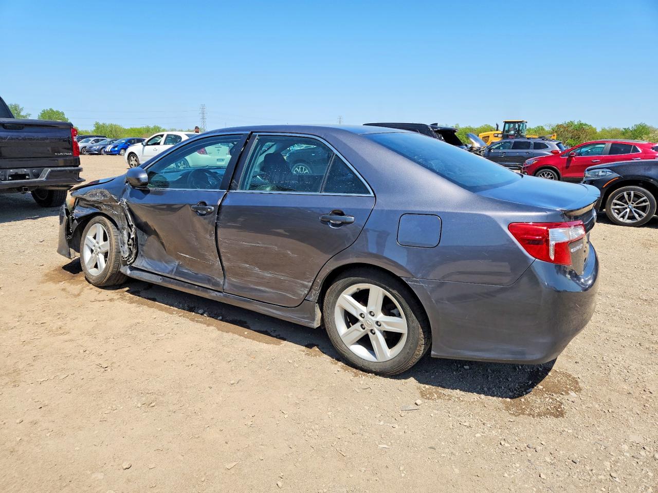 2014 TOYOTA CAMRY SE photo 4