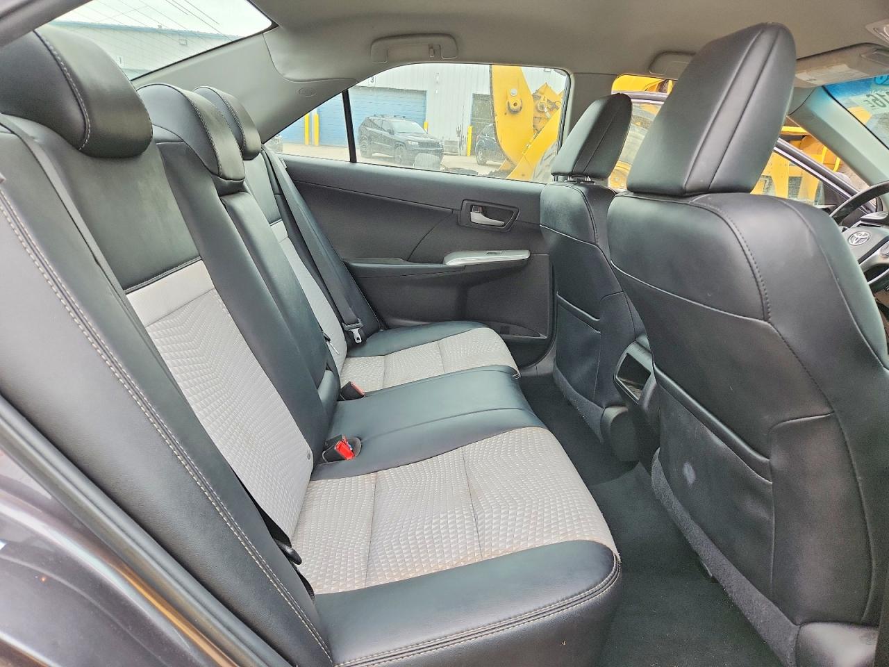 2014 TOYOTA CAMRY SE photo 28