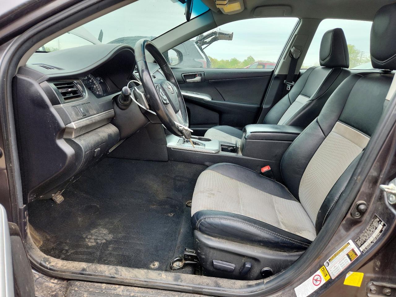 2014 TOYOTA CAMRY SE photo 19
