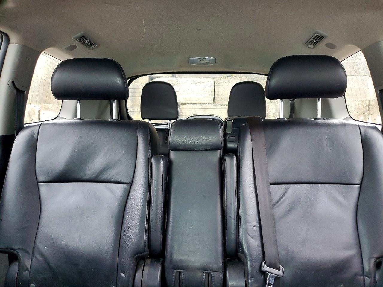 2011 TOYOTA HIGHLANDER SE photo 19