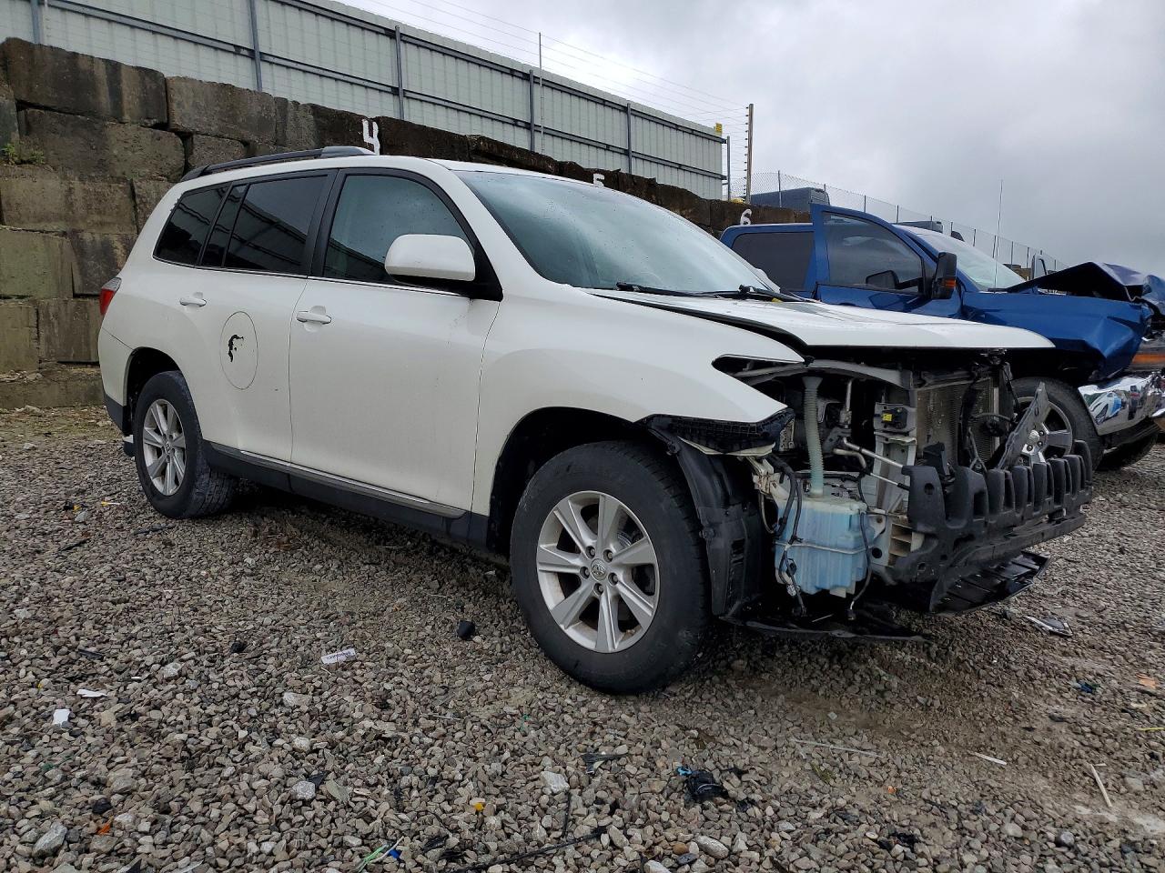 2011 TOYOTA HIGHLANDER SE photo 7