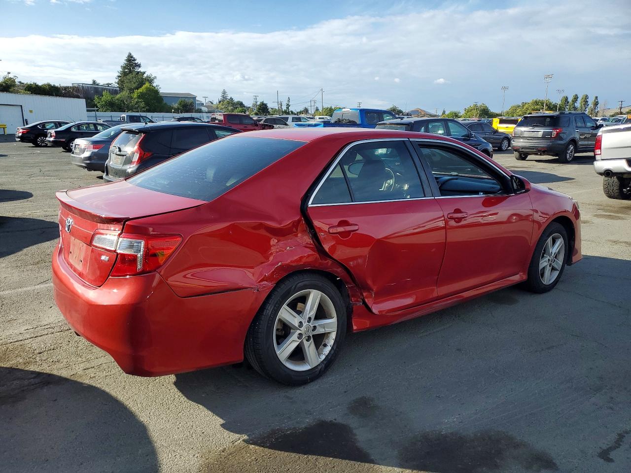 2014 TOYOTA CAMRY SE photo 3