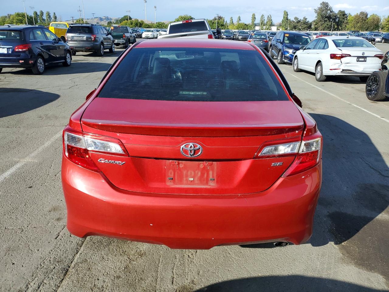 2014 TOYOTA CAMRY SE photo 6