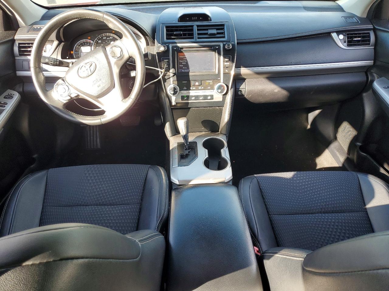 2014 TOYOTA CAMRY SE photo 8