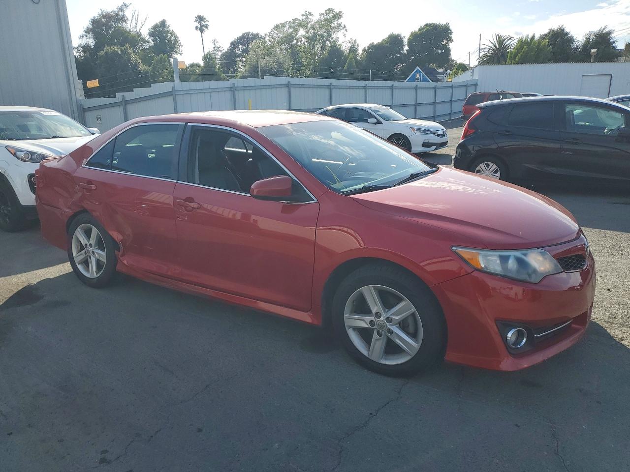2014 TOYOTA CAMRY SE photo 4
