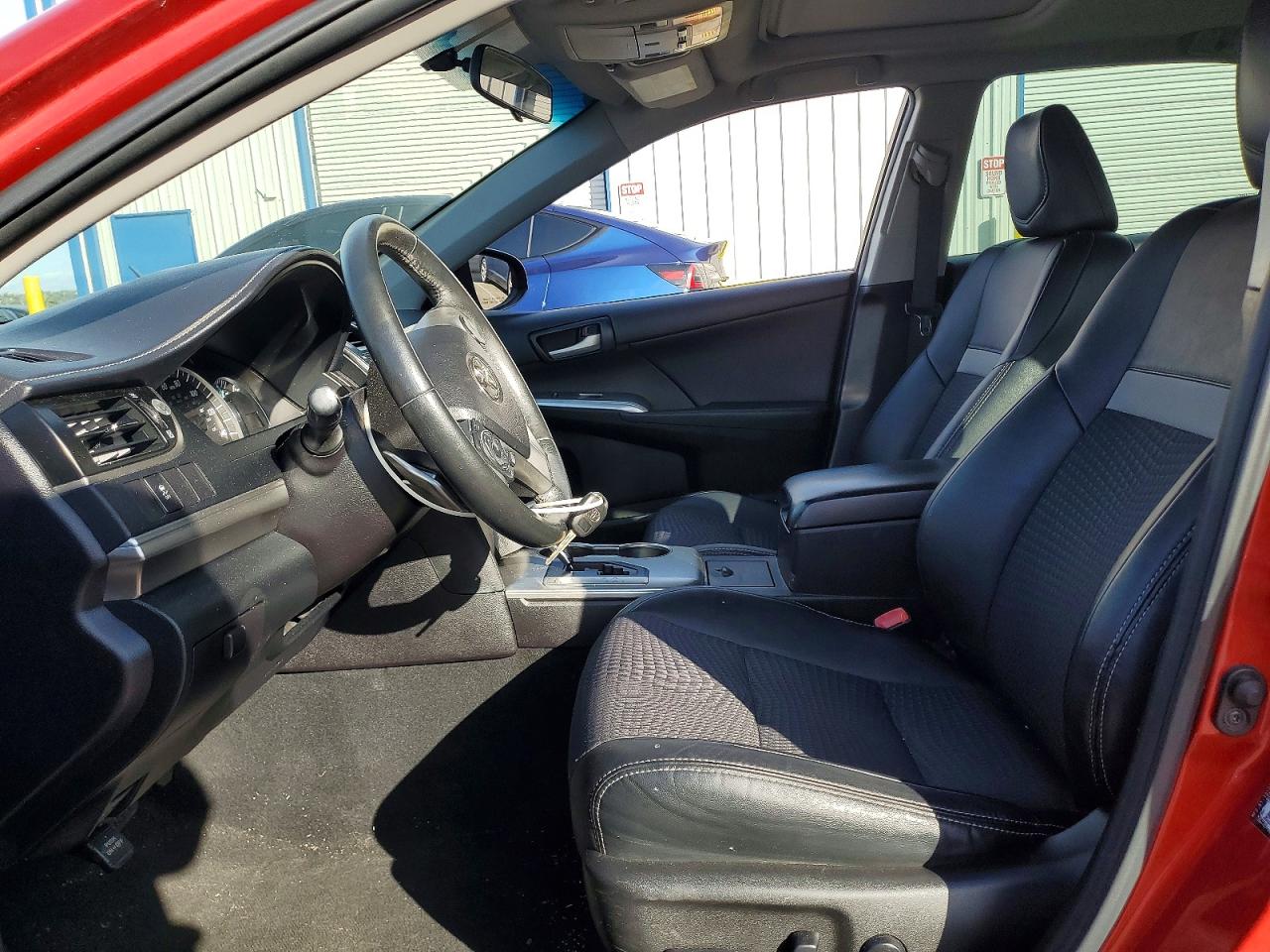2014 TOYOTA CAMRY SE photo 7