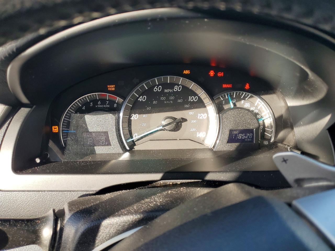 2014 TOYOTA CAMRY SE photo 9