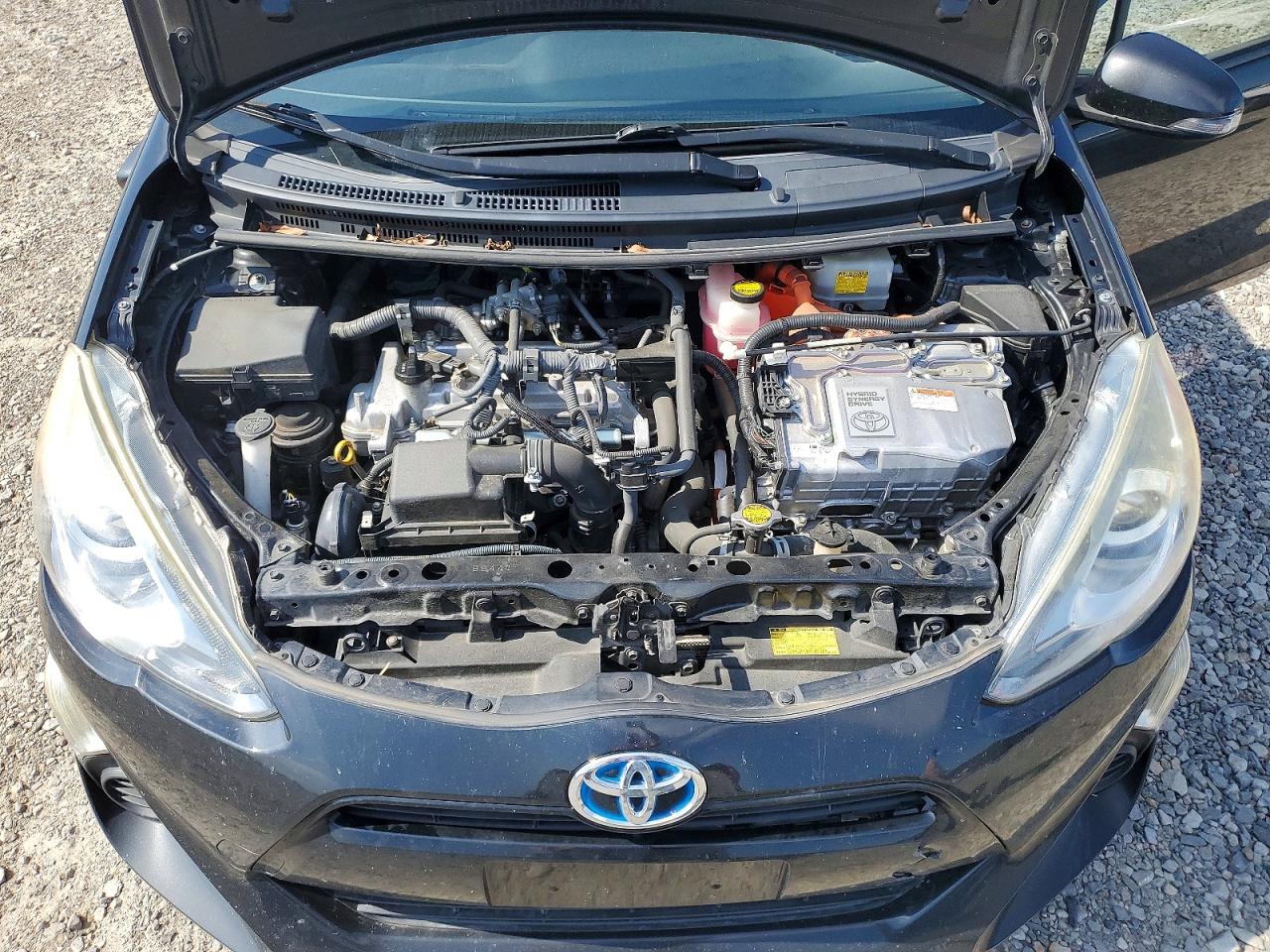 2015 TOYOTA PRIUS C THREE photo 23