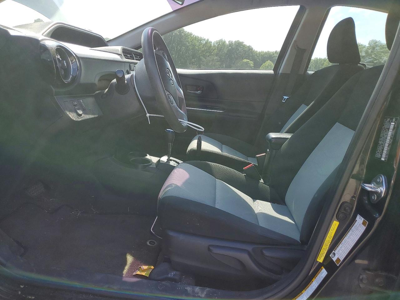 2015 TOYOTA PRIUS C THREE photo 13