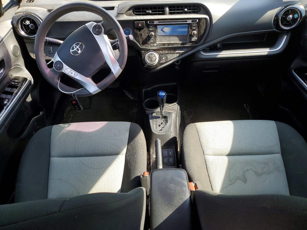 2015 TOYOTA PRIUS C THREE photo 15