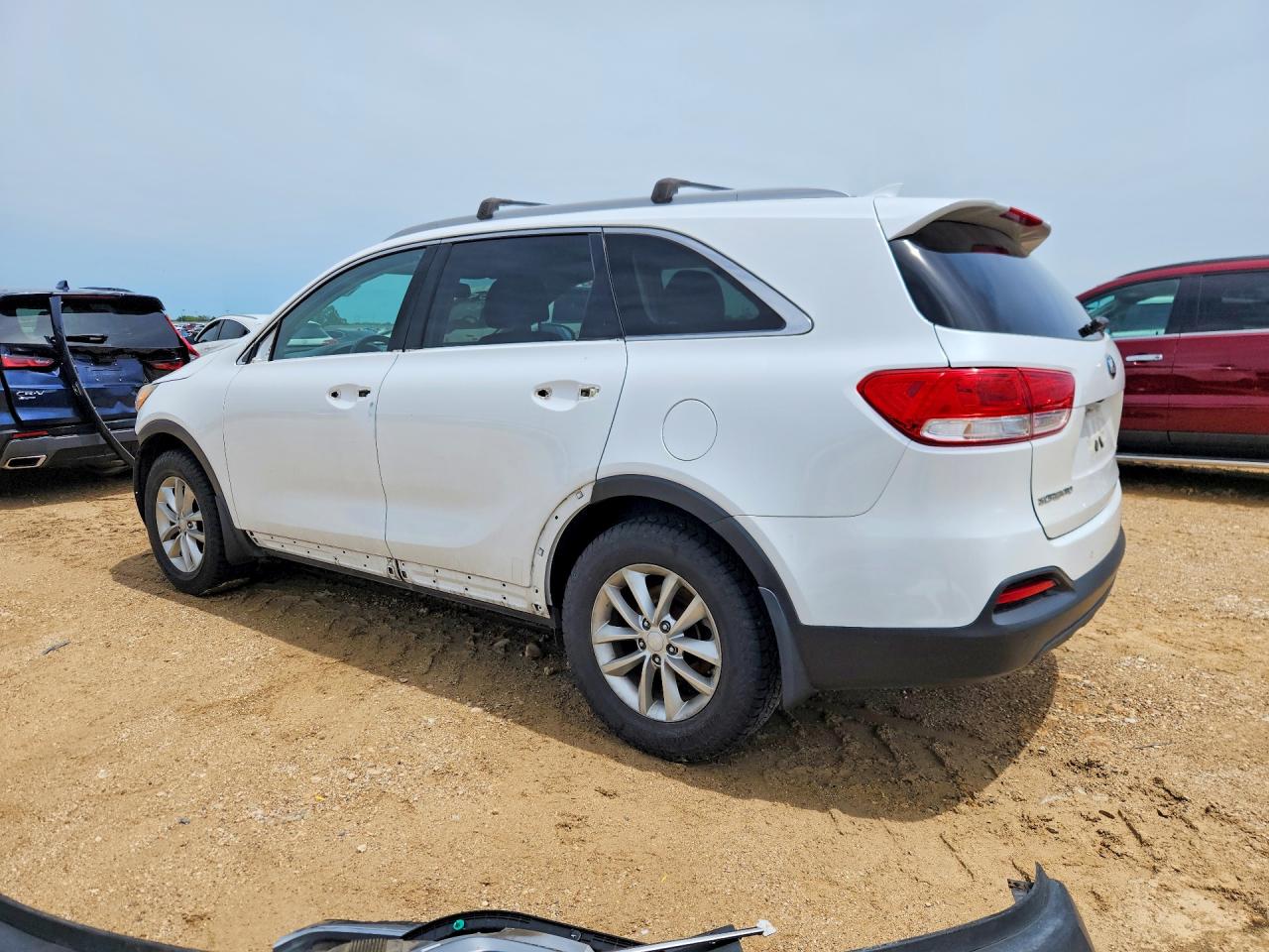 2017 KIA SORENTO LX photo 3