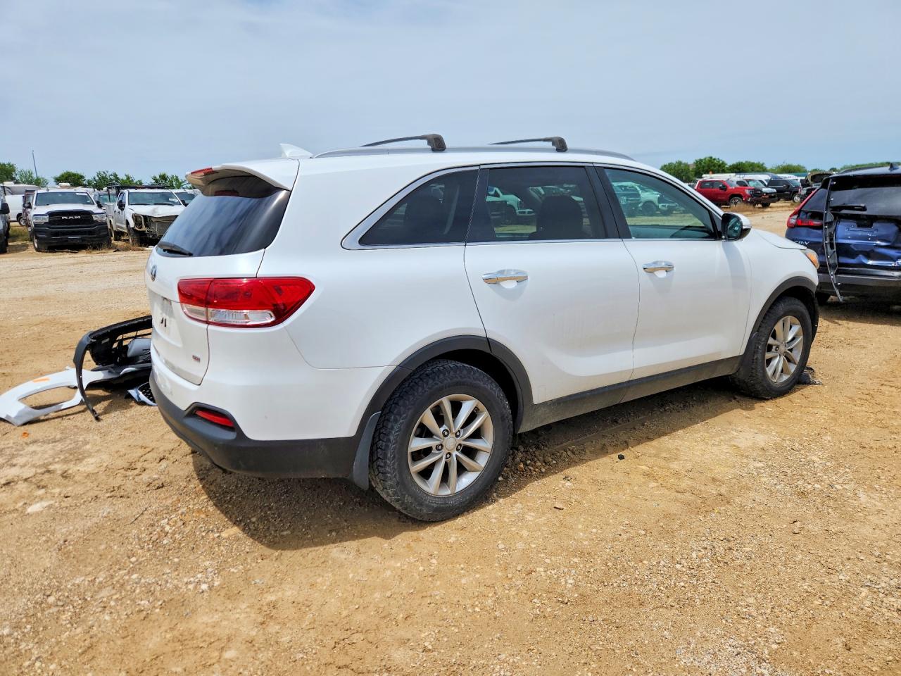 2017 KIA SORENTO LX photo 5