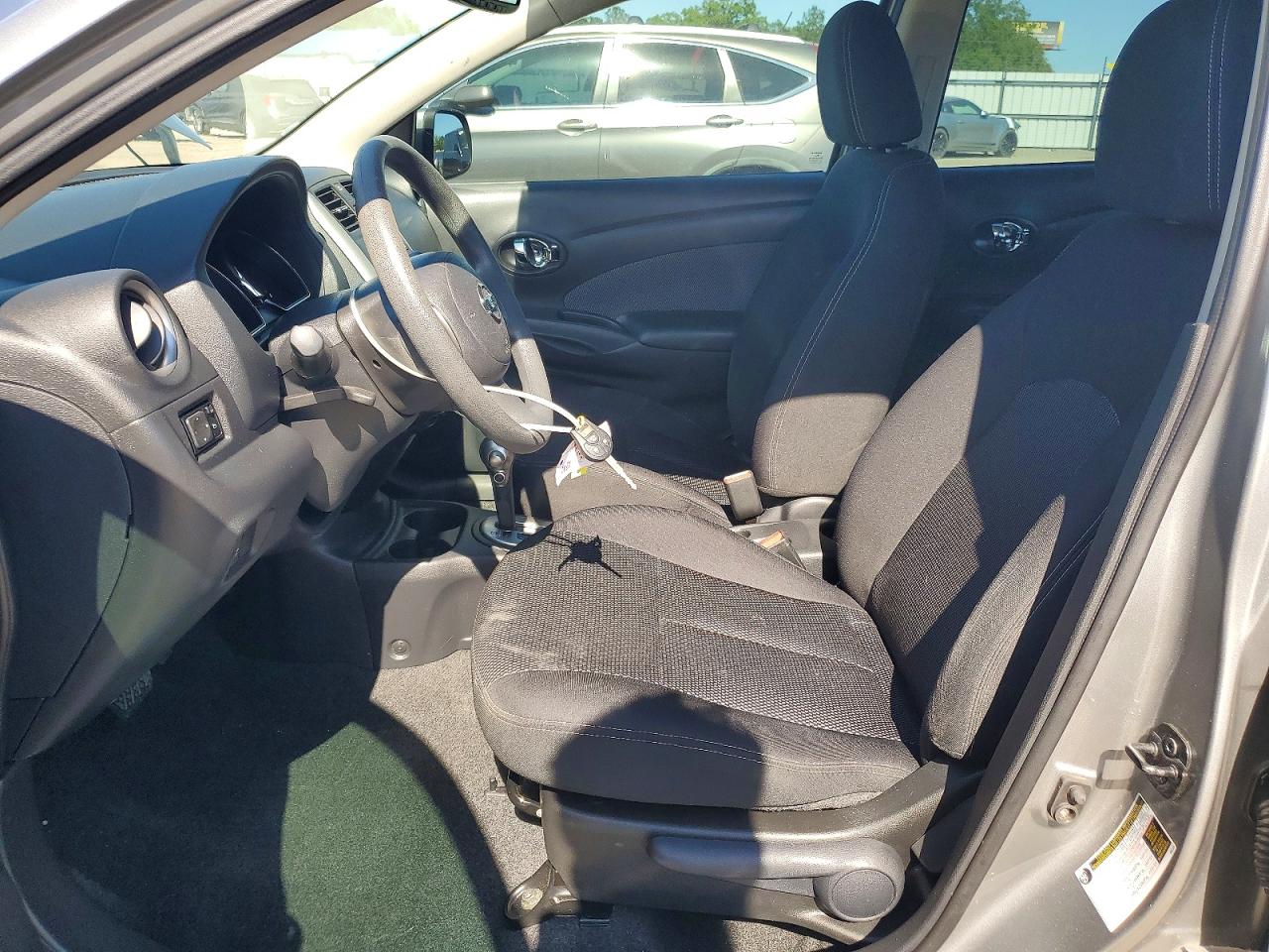 2014 NISSAN VERSA 1.6 SV photo 19