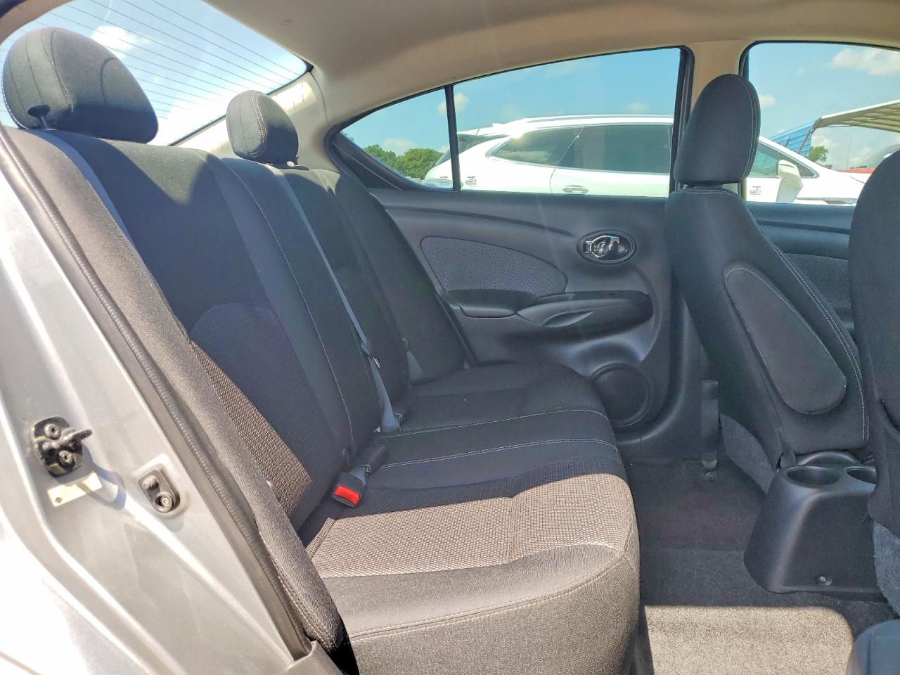 2014 NISSAN VERSA 1.6 SV photo 28