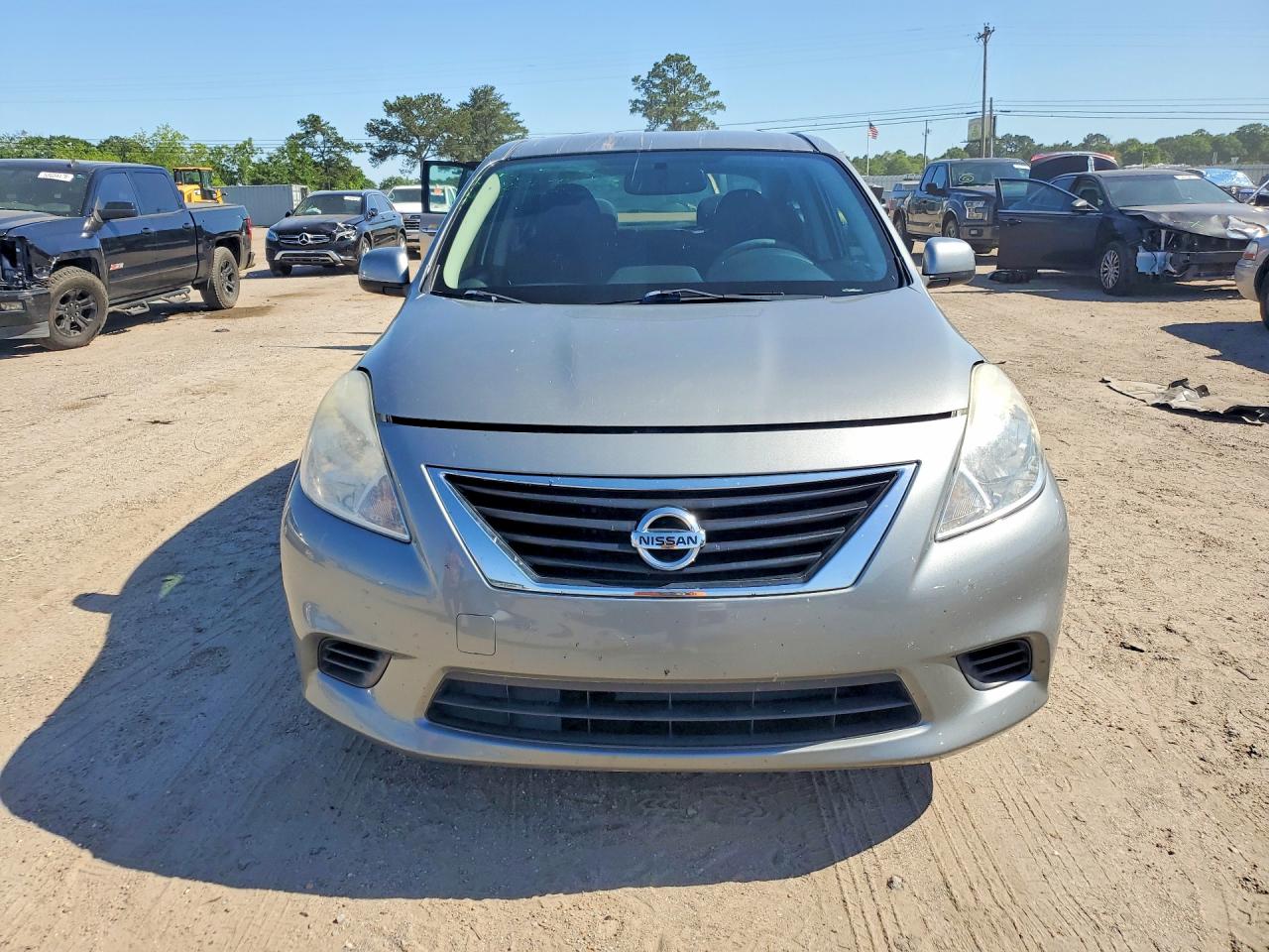 2014 NISSAN VERSA 1.6 SV photo 13