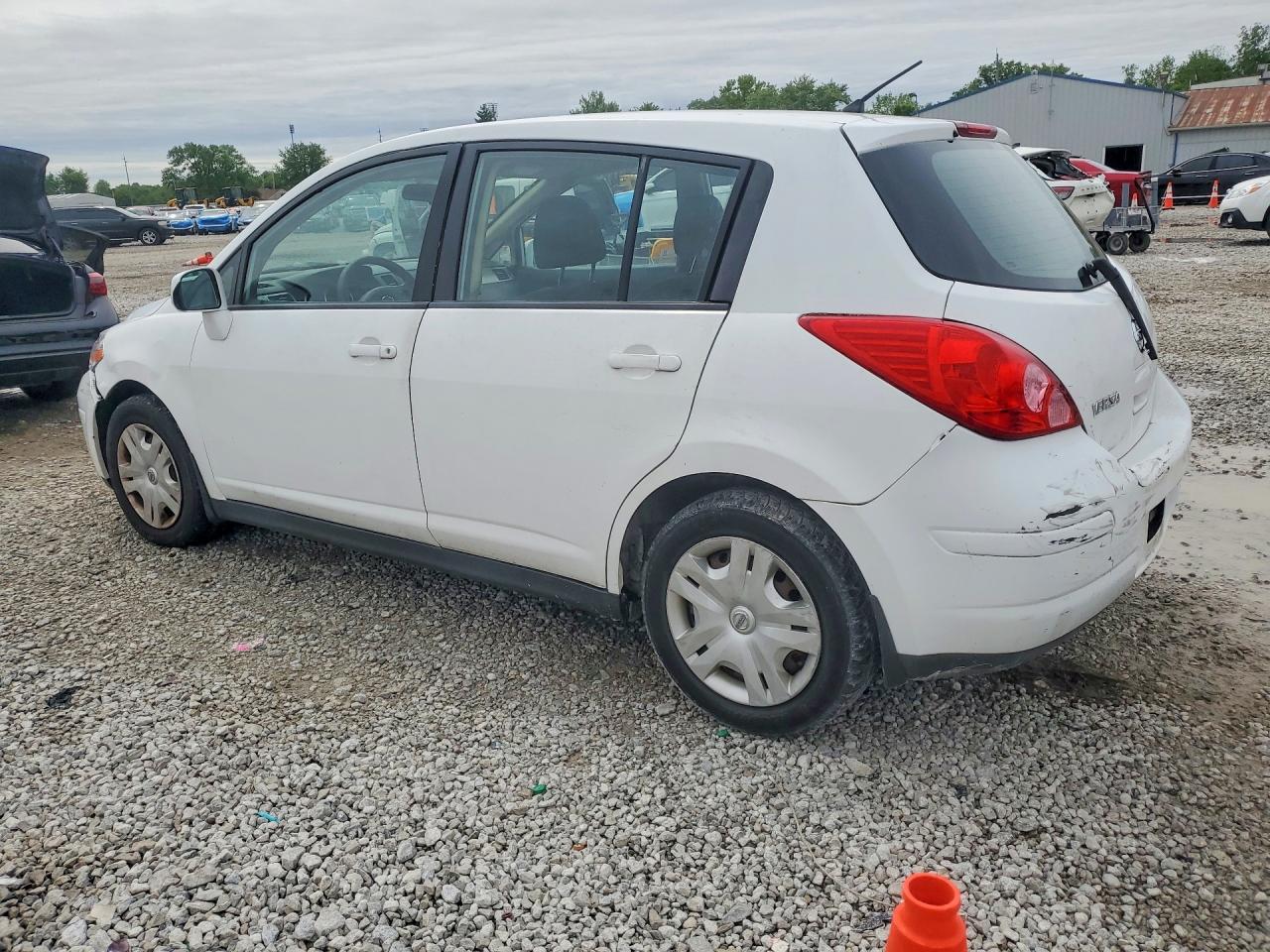2011 NISSAN VERSA 1.8 S photo 2