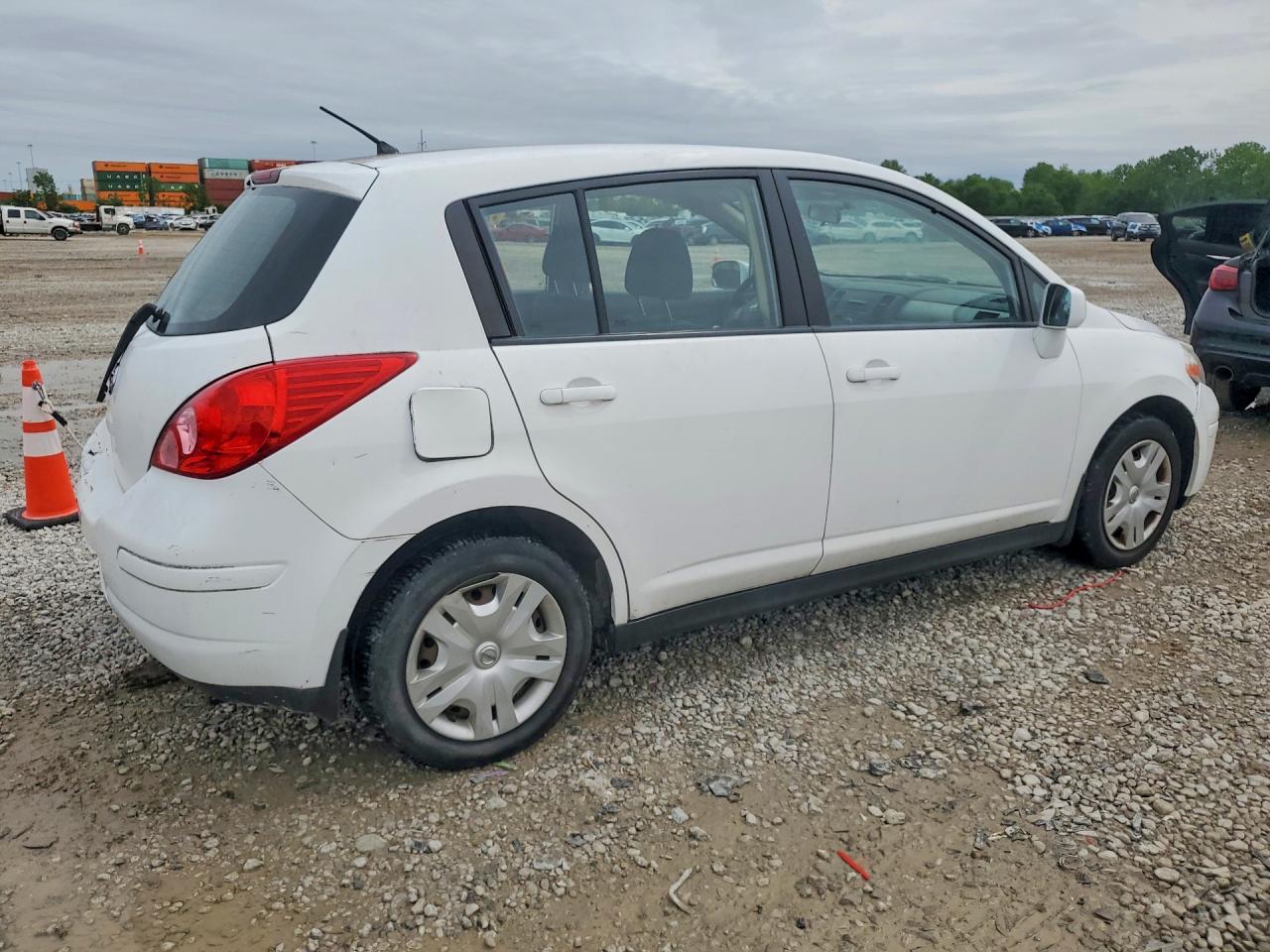 2011 NISSAN VERSA 1.8 S photo 3
