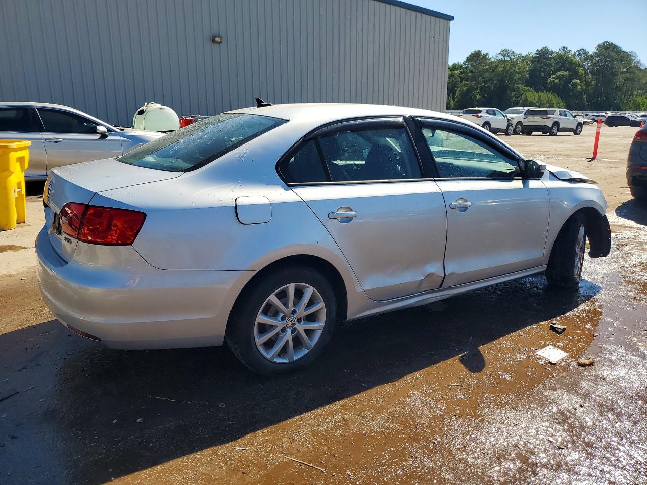 2011 VOLKSWAGEN JETTA SE photo 5