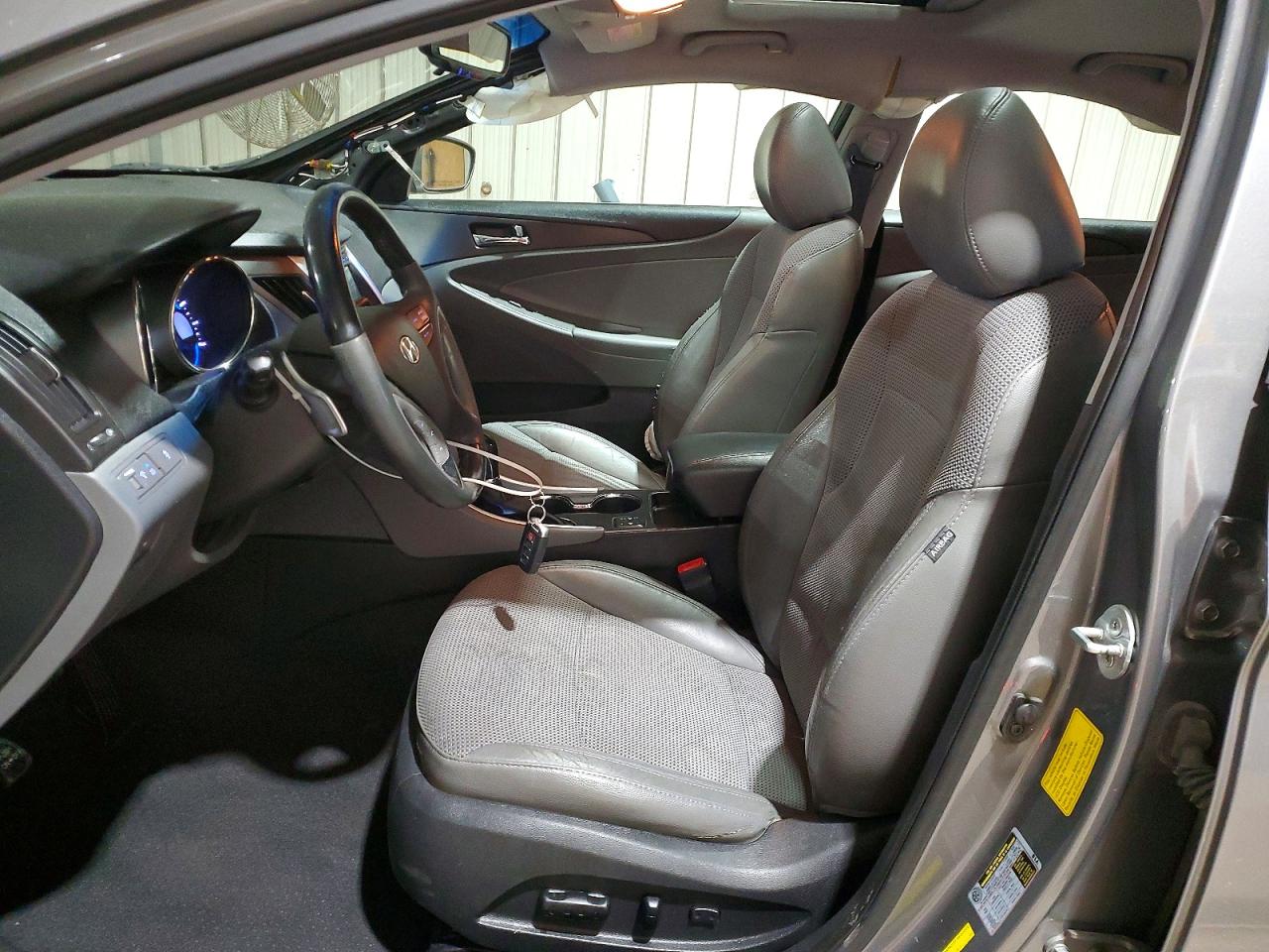 2013 HYUNDAI SONATA SE photo 13