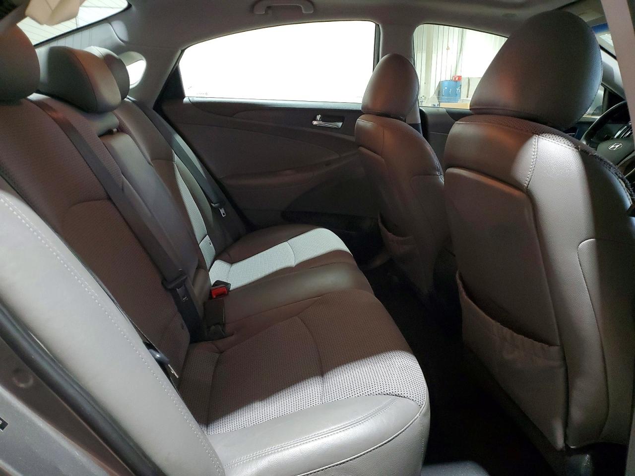 2013 HYUNDAI SONATA SE photo 19