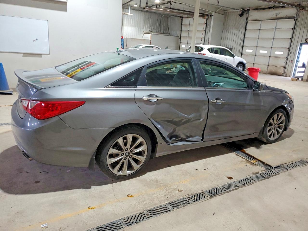 2013 HYUNDAI SONATA SE photo 5