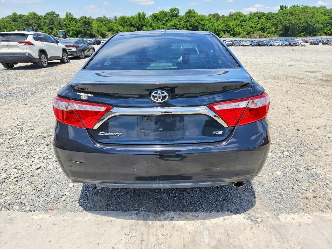 2015 TOYOTA CAMRY SE photo 16