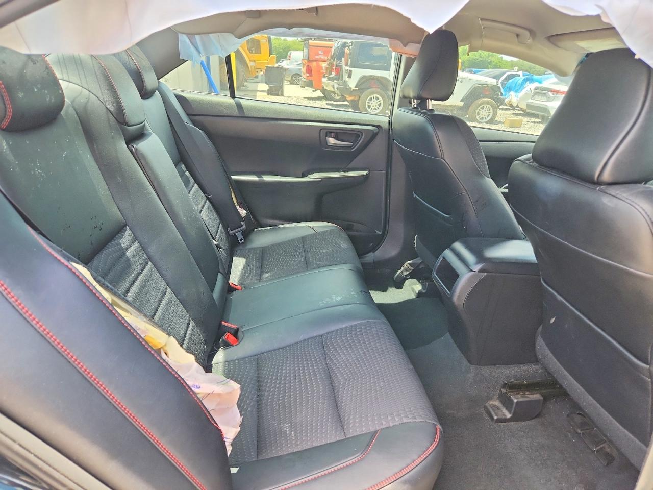 2015 TOYOTA CAMRY SE photo 28