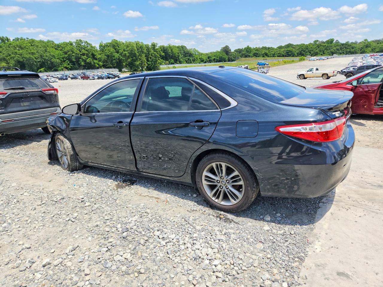2015 TOYOTA CAMRY SE photo 4