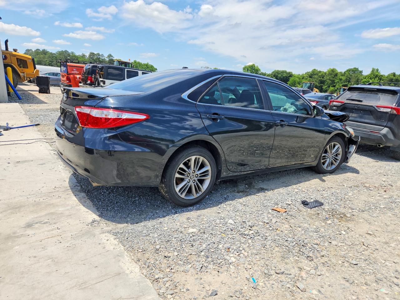 2015 TOYOTA CAMRY SE photo 7
