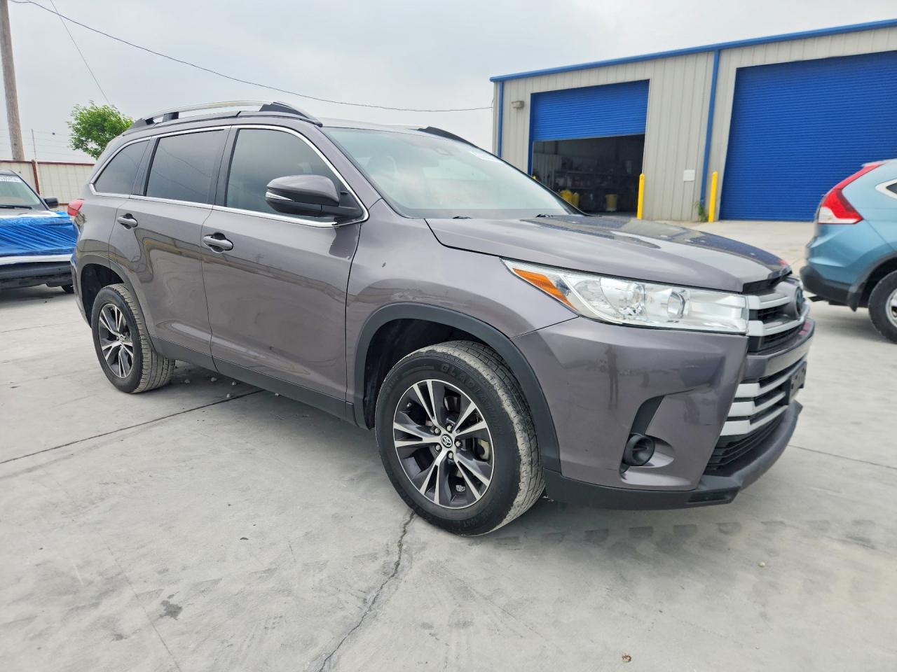 2019 TOYOTA HIGHLANDER LE photo 7