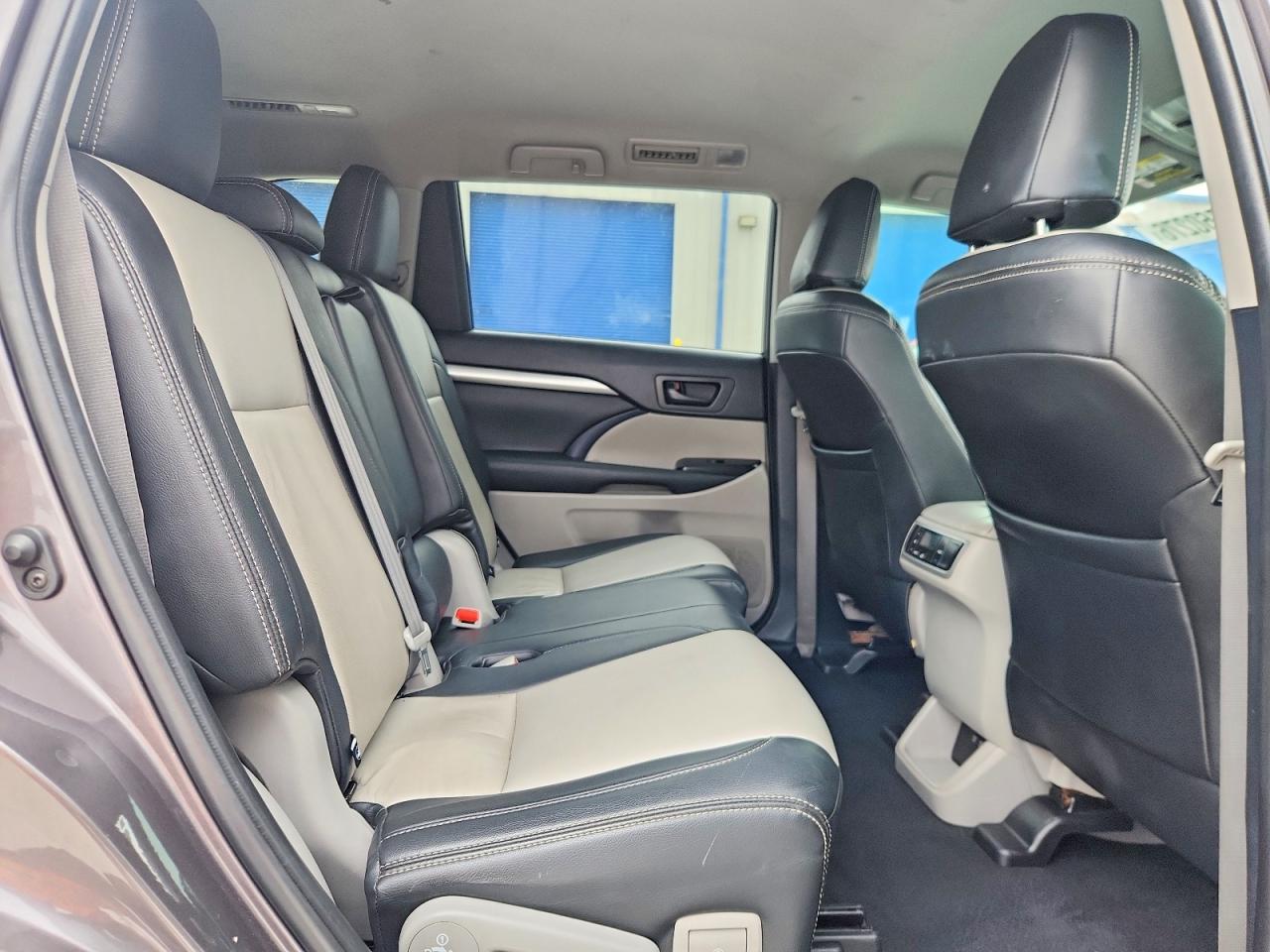 2019 TOYOTA HIGHLANDER LE photo 21
