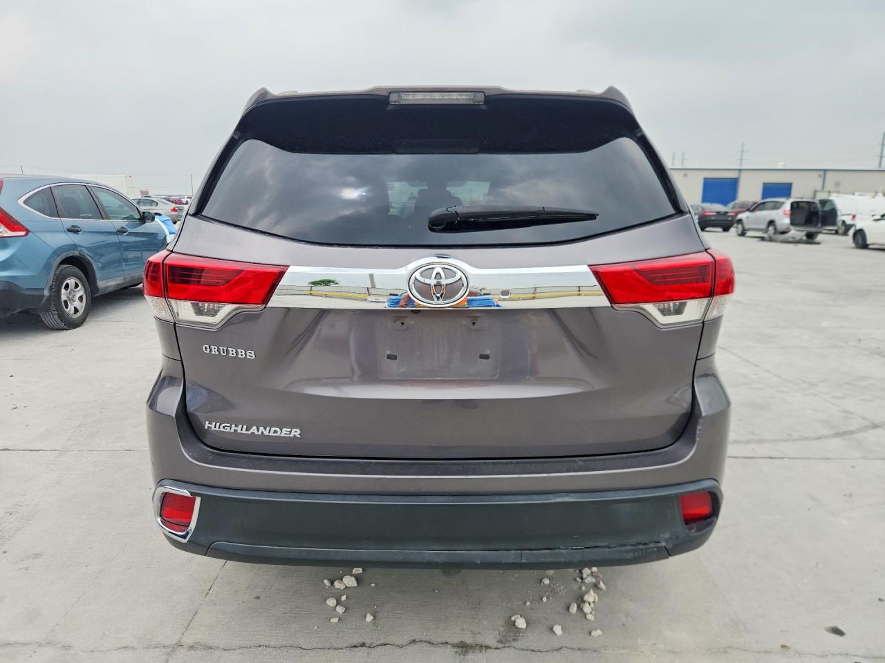 2019 TOYOTA HIGHLANDER LE photo 11
