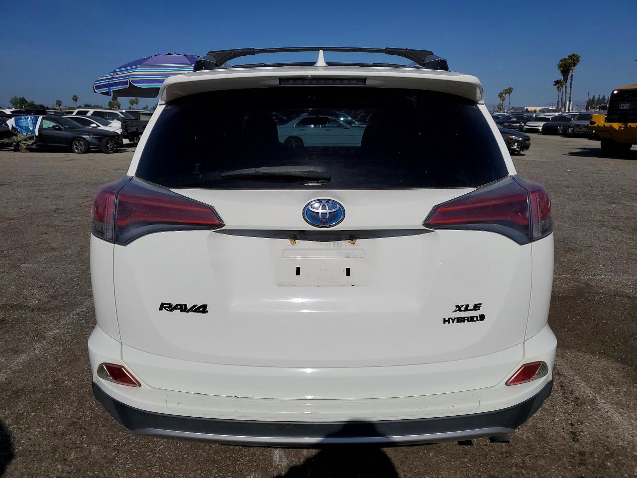 2016 TOYOTA RAV4 HV XLE photo 11