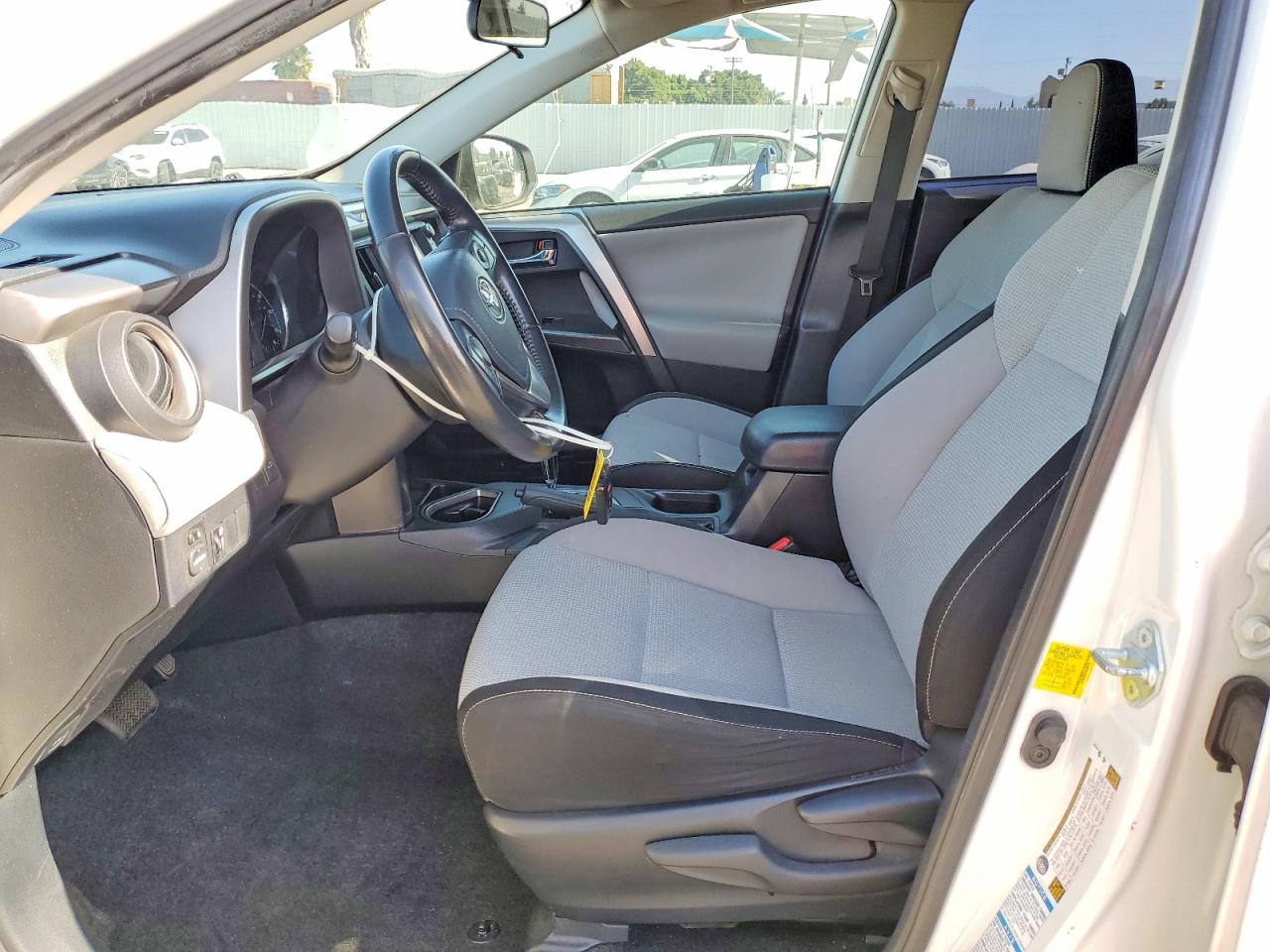2016 TOYOTA RAV4 HV XLE photo 13