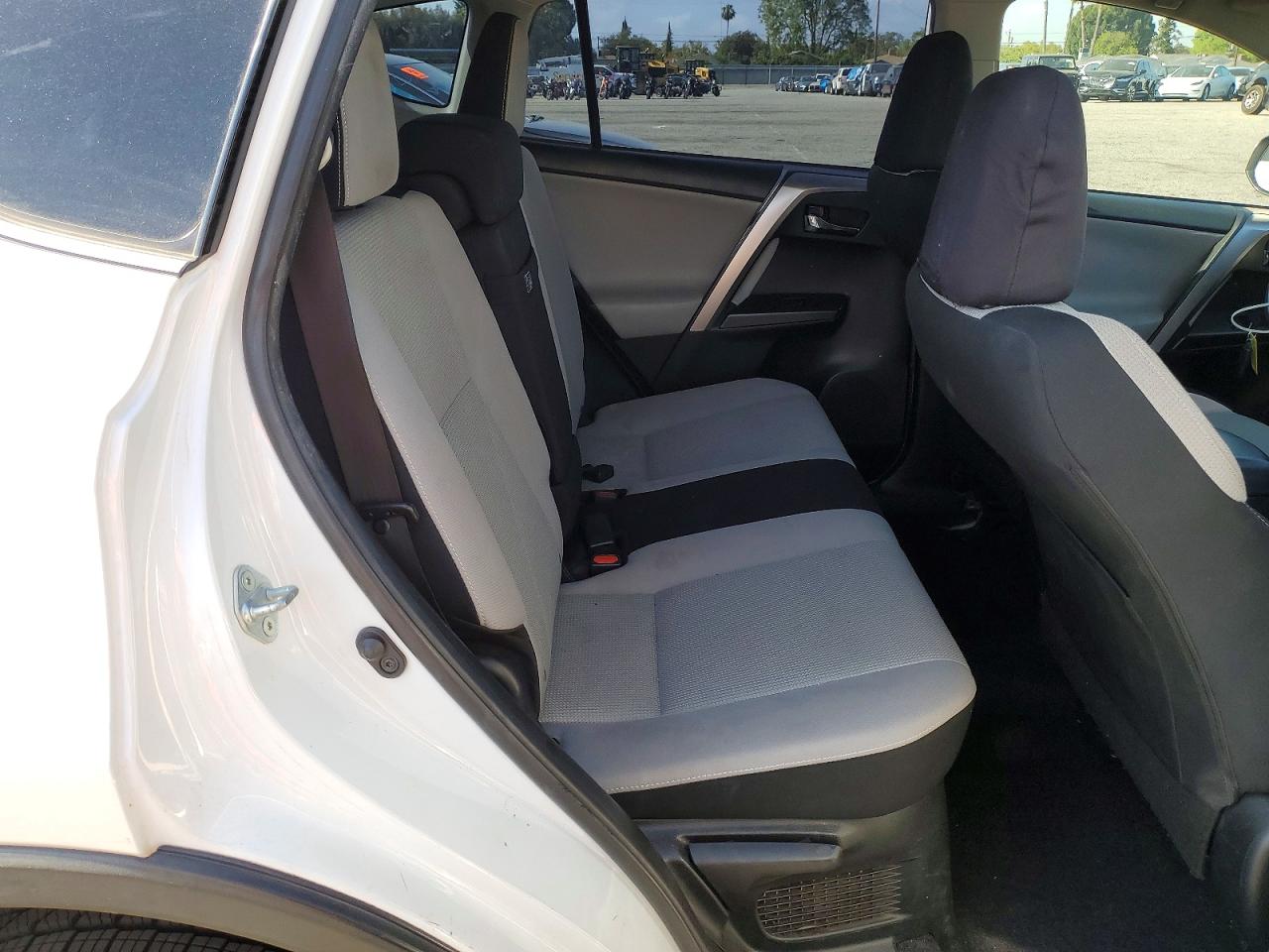 2016 TOYOTA RAV4 HV XLE photo 21