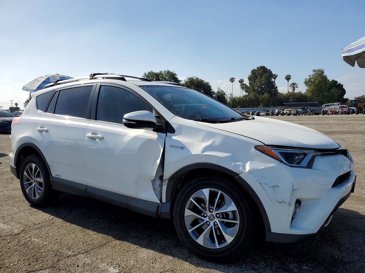 2016 TOYOTA RAV4 HV XLE photo 7