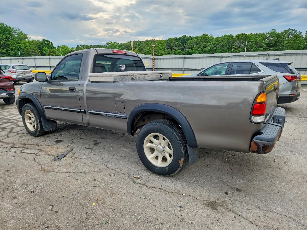 2004 TOYOTA TUNDRA BASE photo 4