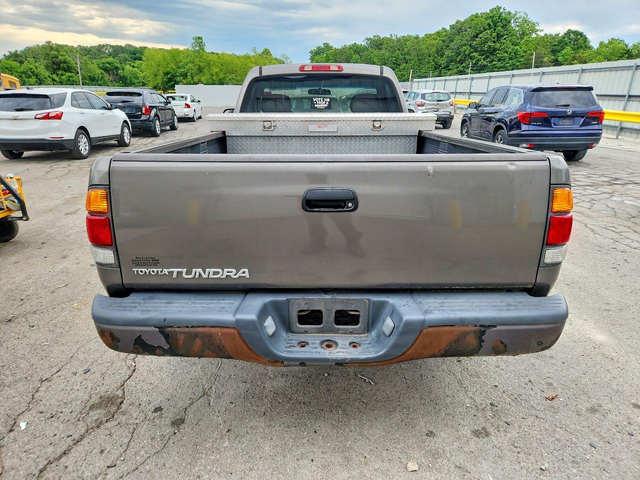 2004 TOYOTA TUNDRA BASE photo 16