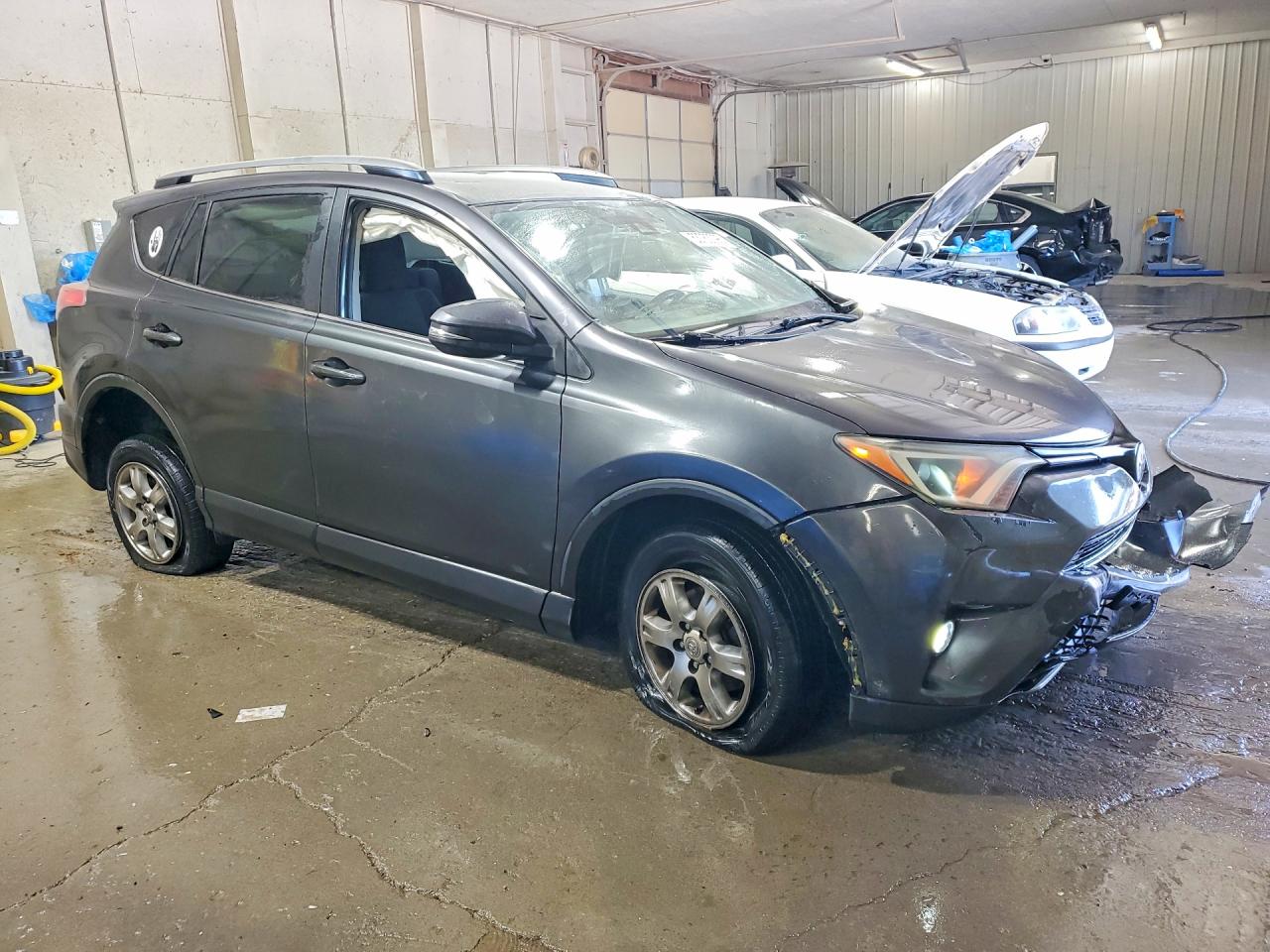 2017 TOYOTA RAV4 XLE photo 10