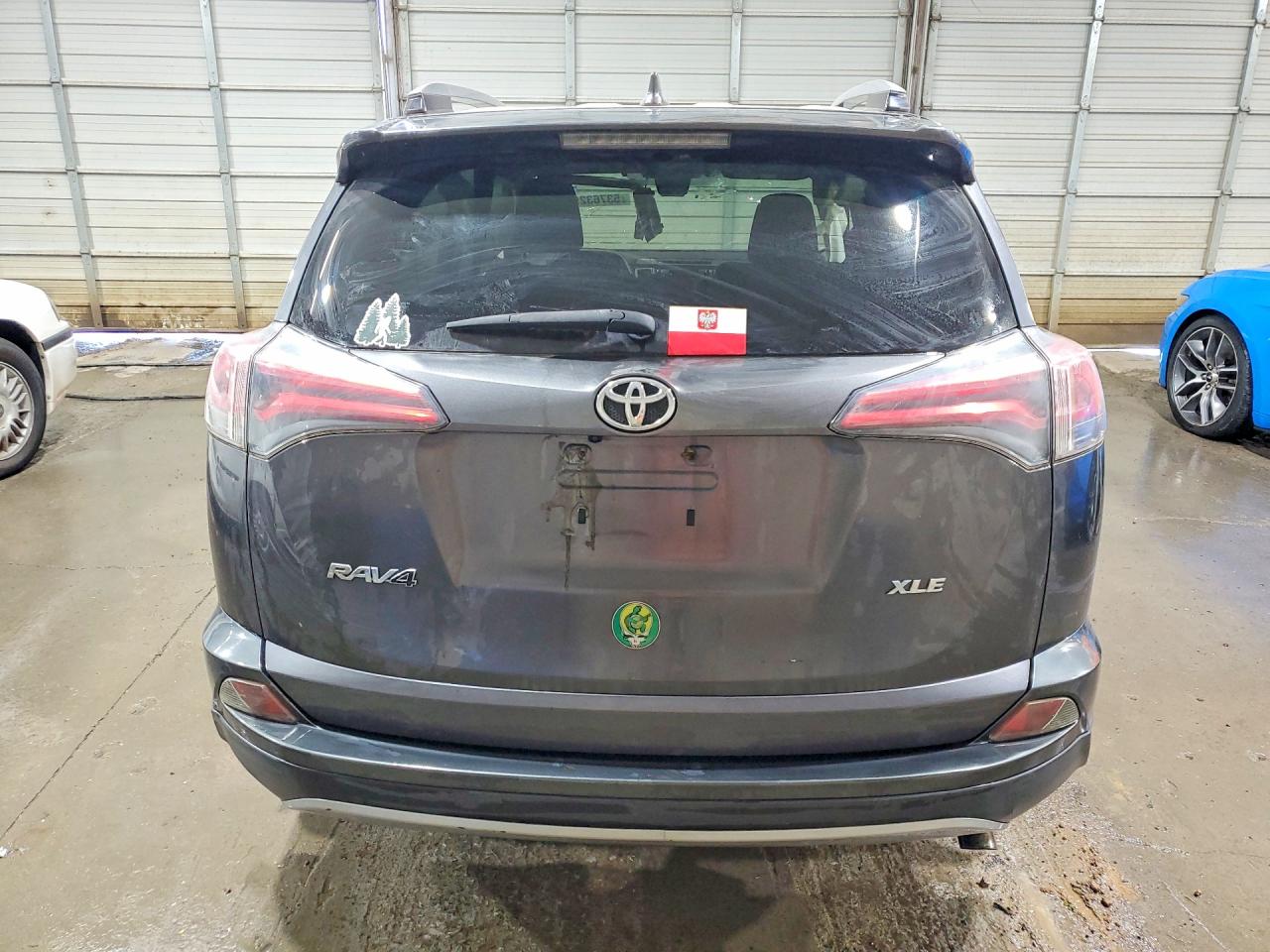 2017 TOYOTA RAV4 XLE photo 16