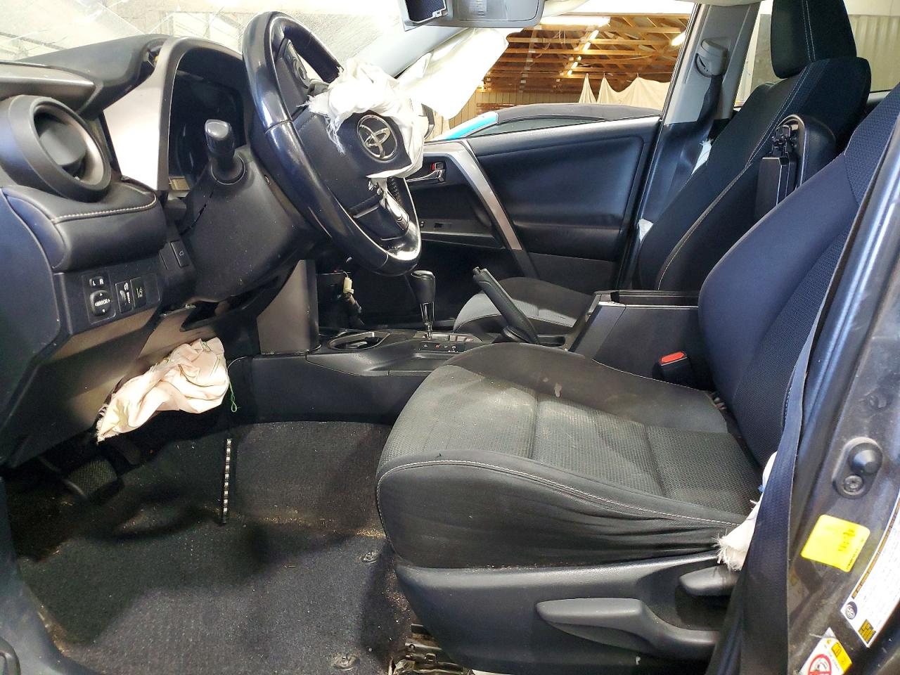 2017 TOYOTA RAV4 XLE photo 19