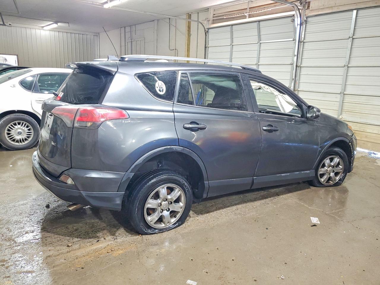 2017 TOYOTA RAV4 XLE photo 7