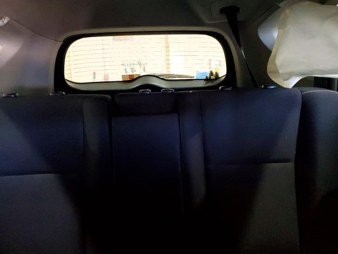2017 TOYOTA RAV4 XLE photo 28